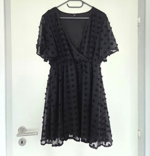 Schwarzes kleid kaum - in,